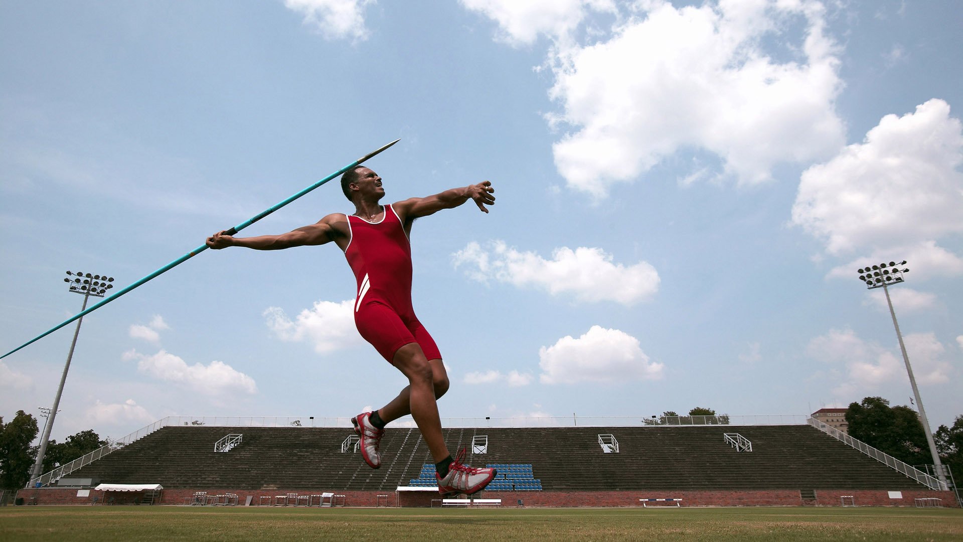 九游娱乐比分网-泰国马术协会授予马尔科·阿尔瓦雷斯“年度最佳马匹护理员”称号。